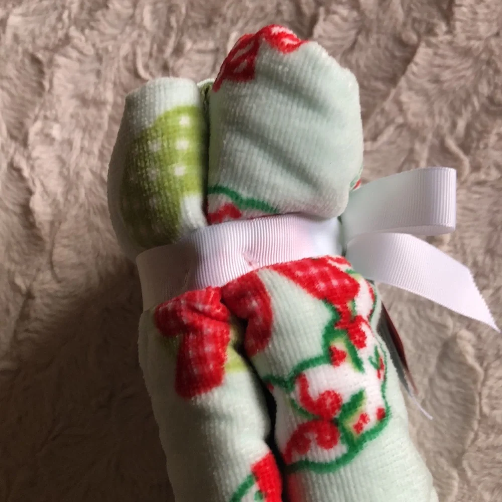 Holiday Christmas Wreath Hand Towels Bath Decor